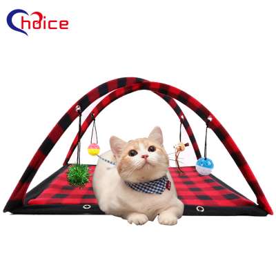 GOER high quality factory price Interactive Cat Activity Center Outdoor Bed  play mat with Hanging Toy Balls